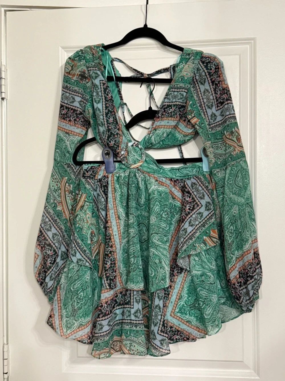 Luxxel Green Paisley Print Cut-Out Ruffle Mini Dress Size Medium NWT - Picture 3 of 8